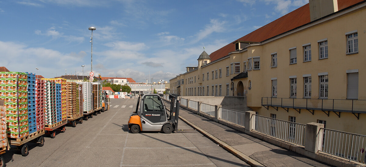 Halle 1, Südseite mit Anlieferung, Großmarkt München